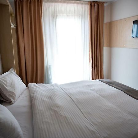 Hotel Nova Бузэу Экстерьер фото