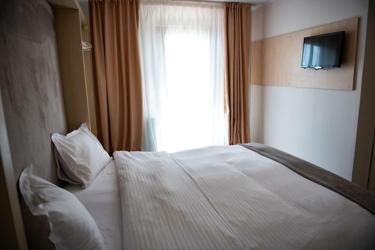 Hotel Nova Бузэу Экстерьер фото